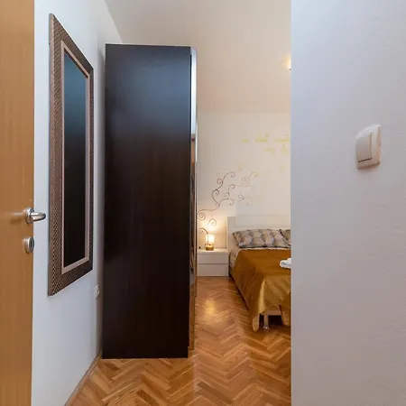 Apartman Andela Apartment *